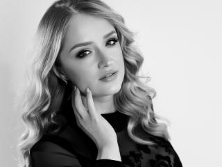 Picture of the sexy profile of OhMollyHoney, for a very hot webcam live show !