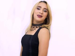 CamilaLorens - Cam sex with a shaved pussy Transsexual 